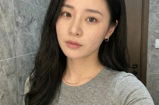 周琼第二轮回应爆料严浩翔陆续给了严军300W严浩翔演唱会强忍泪水