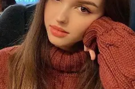 55岁李嘉欣提前庆祝母亲节身材纤瘦15岁儿子却没现身