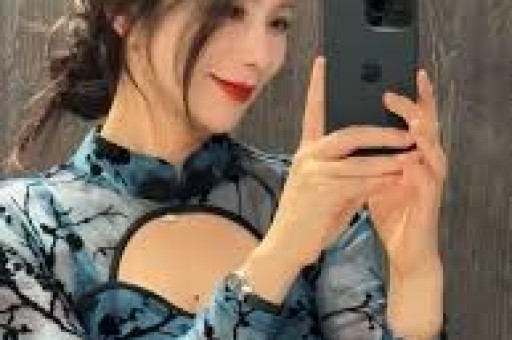 网红摊主鹅腿阿姨塌房后更多黑料被曝光儿子天天开豪车游玩