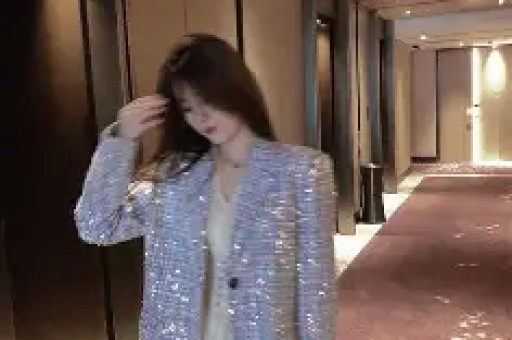 港星邝文珣状态好女儿调皮捣蛋生日当天