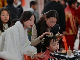 内娱大爆料：汪涵道歉风波、王鸥新娃疑云、杨幂杨紫整容争议与周冬雨的意外牵连